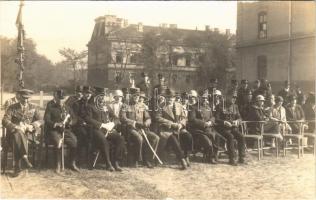 Budapest VIII. Ludovika udvara, magas rangú hajózási és szárazföldi főtisztek és családjuk. Schäffer photo