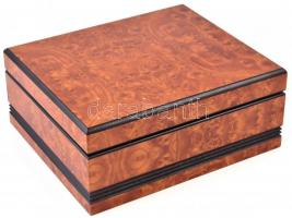 Humidor, szivartartó doboz. Páratartalom mérővel, benne néhány régi szivar, szivarvágó. 26x22 cm