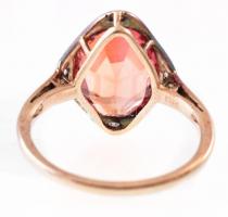 14K arany gyűrű zafírral és 4 db pici brillel (cca 0,02K/db) Jelzett, 3,78 g, m: 53