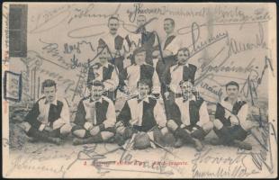 1902 A Soproni Football Club labdarúgócsapat tagjait ábrázoló képeslap a csapat tagjainak aláírásával győzedelmes meccs emlékére