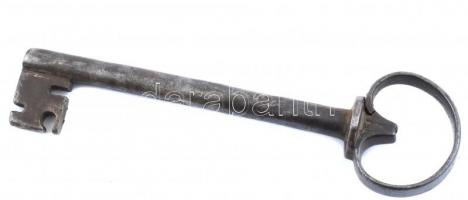 Antik, feltehetően XVII. sz. míves fém zár kulccsal, zárcímerrel, működik, m: 36 cm