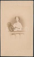 cca 1865 Fiatal lány kutyával, keményhátú fotó, szép állapotban, 10,5×6,5 cm