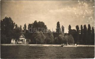 1930 Balatonszabadi, parti villa. photo