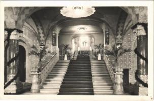 Marosvásárhely, Targu Mures; városháza főbejárata, lépcső. Körlesi Károly fényképész felvétele / town hall interior, main entry, staircase