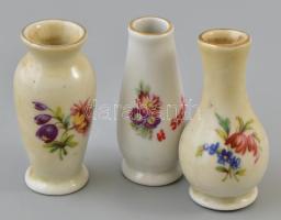 Hollóházi porcelán miniváza, 3 db, matricás, jelzett, kopott, foltos, m: 5 cm