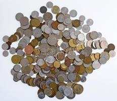 Vegyes magyar és külföldi fémpénz tétel 1Kg-os súlyban T:vegyes