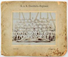 cca 1900 Császári és Királyi Vasutas Ezred (K.u.K Eisenbahn-Regiment) katonai csoportkép, vintage fotó Julius Karl korneuburgi műterméből, kartonon, fotó kissé foltos, karton sérült és foltos, 18x25 cm