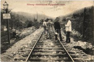 Hátszeg-Karánsebes, Hateg-Caransebes; fogaskerekű vasút, hajtány utasokkal, fogasrúd kezdete. Adler fényirda 1911. / cogwheel railway, handcar (EK)
