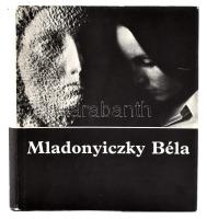 Pogány Ö. Gábor, Héri Vera: Mladonyiczky Béla. Békéscsaba, 1983, kn. Fekete-fehér fotókkal gazdagon illusztrálva. Egészvászon kötésben, papír védőborítóval, jó állapotban. Mladonyiczky Béla által dedikált példány. + Mladonyiczky Béla szobrászművész kiállításának meghívója. 1978. július 15. Mladonyiczky Béla által aláírt példány. + Az én műhelyem. Mladonyiczky Béla kiállításnak prospektusa. 1985. szeptember 26- november 3., Békéscsaba, Munkácsy Mihály Múzeum.