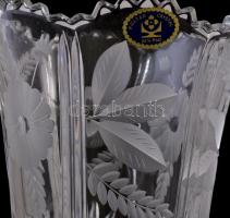 Ólomkristály váza, virágmintával, matricával jelzett, kis kopásnyomokkal, m: 28 cm