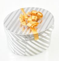 Arany (Au) 14K lánc, porcelán Mária medállal, jelzett, h: 48 cm, bruttó: 21,69 g