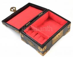 Kínai lakkozott fa, ékszeres doboz, csont berakásal, réz sarkokkal, kis javításra szorul / Medium si...