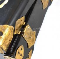 Kínai lakkozott fa, ékszeres doboz, csont berakásal, réz sarkokkal, kis javításra szorul / Medium si...