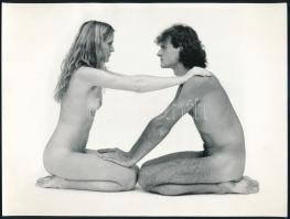cca 1982 Fábián Annamária: Kapcsolat, feliratozott vintage fotóművészeti alkotás, 18x23,8 cm
