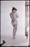 cca 1977 Teljes tekercs ugyanarról az akt fotómodellről, Marinkay István (1920-?) veszprémi fotóművé...