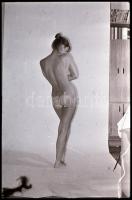 cca 1977 Teljes tekercs ugyanarról az akt fotómodellről, Marinkay István (1920-?) veszprémi fotóművé...