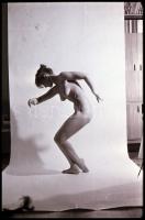 cca 1977 Teljes tekercs ugyanarról az akt fotómodellről, Marinkay István (1920-?) veszprémi fotóművé...