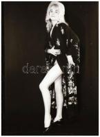 cca 1975 Mutassam vagy villantsam? Szolidan erotikus felvételek, 15 db vintage NEGATÍV, 36x24 mm