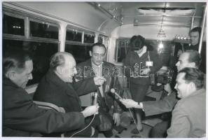 cca 1968 Kádár János az MSZMP KB első titkára az Ikarus Gyárban, egy autóbuszban válaszolt az újságírók kérdéseire, sajtófotó, 15,8x23,8 cm