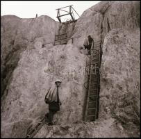 cca 1969 Keszthely és Cserszegtomaj határában levő Okkerbánya, 25 db vintage NEGATÍV Kotnyek Antal (...