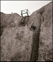 cca 1969 Keszthely és Cserszegtomaj határában levő Okkerbánya, 25 db vintage NEGATÍV Kotnyek Antal (...