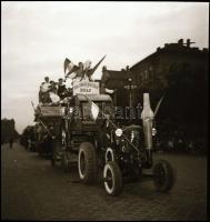 cca 1950 és cca 1970 között készült felvételek változatos témákról (bányában használt mozdony és csi...
