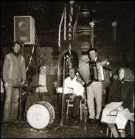 1979 Nagymágocs, Szociális Otthon, nagy riport a lakók farsangi mulatságáról, Demeter Sándor (?-?) s...