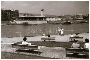 cca 1968 Budapest, a Feneketlen-tó és a Park vendéglő, jól áttekinthető látképek, mert a parkosítás ...