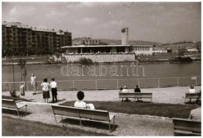 cca 1968 Budapest, a Feneketlen-tó és a Park vendéglő, jól áttekinthető látképek, mert a parkosítás ...