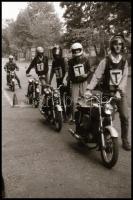 1987 Budapesti autós iskola, ahol a felvételeken főleg motorosok szerepelnek, 14 db vintage NEGATÍV,...