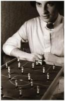 cca 1970 Rugós asztali foci használat közben, 17 db vintage NEGATÍV, Magyar Alfréd budapesti fotóműv...