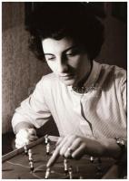 cca 1970 Rugós asztali foci használat közben, 17 db vintage NEGATÍV, Magyar Alfréd budapesti fotóműv...