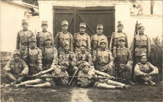 1914 Osztrák-magyar katonák csoportképe szurony puskával / WWI K.u.K. (Austro-Hungarian) military, soldiers with guns. photo
