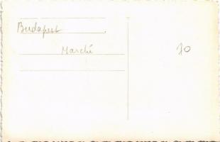 ~1935 Budapest VIII. Corvin előtti utcai piac textil árusokkal, Hangya Szövetkezeti üzlet a háttérbe...