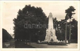 Debrecen, Hősök szobra a Nagyerdőn, emlékmű
