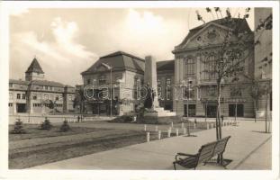 1942 Mezőtúr, Városháza, Hősök szobra, emlékmű, Mezőtúri Kereskedelmi Egyesület, Hegyi Bernát üzlete