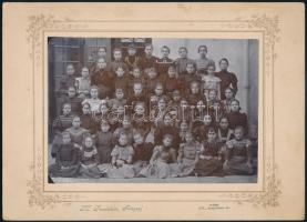 cca 1900 Bécs, leányiskola tanulói, Reichstein fényképész felvétele, vintage fotó, 12x17,2 cm, karton 17,8x24,8 cm