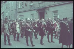 cca 1940 Körmenet a budai várban, Kerny István (1879-1963) budapesti fotóművész hagyatékából 2 db vintage DIAPOZITÍV, 24x36 mm