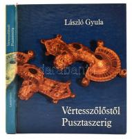 László Gyula: Vértesszőlőstől pusztaszerig. Élet a Kárpát-medencében a magyar államalapításig. Bp., 1974, Gondolat. László Gyula rajzaival. Kiadói kissé kopott kartonált papírkötés, egy lap hiányzik (187/188), de a szöveget nem érinti és a következő lap (189/190) javított.