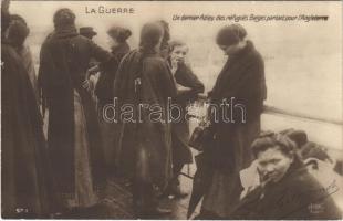 La Guerre. Un dernier Adieu des réfugiés Belges partant pour lAngleterre / WWI A final farewell for Belgian refugees leaving for England