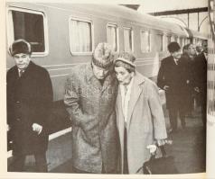 Moldova György: Kádár János 1-2. Bp., 2006, Urbis. Fekete-fehér képanyaggal illusztrálva. Kiadói kar...