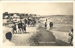 Cattolica, La spiaggia / beach, bathers (small tear)