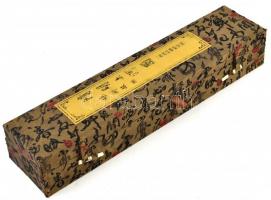 Kínai selyem falikép eredei dobozában. jelzett. / Chinese wall cloth. 33x180 cm