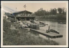 cca 1940 Budapest, Filatorigát, Danubia csónakház, hátoldalon feliratozott fotó, egyik sarkán kis törésnyom és gemkapocs nyoma, 5,5×8 cm
