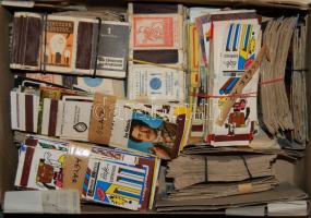 586 db vegyes magyar és külföldi gyufásdoboz dobozban