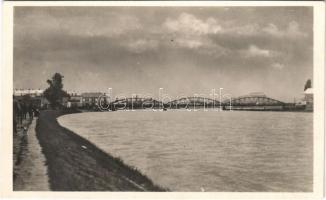 1940 Munkács, Mukacheve, Mukacevo; Latorca híd, háttérben a várral. Schönfeld Henrik kiadása / Latorica bridge, castle