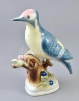 Zsolnay porcelán madár figura, kézzel festett, jelzett, hibátlan, apró kopásnyommal, m: 17 cm