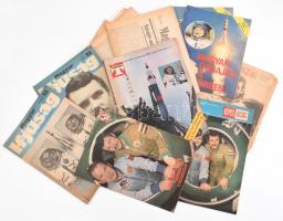 1963-1980 Vegyes űrhajózással kapcsolatos újsággyűjtemény, összesen 15 db, valamint 2 újságcikk, egy kivétellel Farkas Bertalanról, változó állapotban.