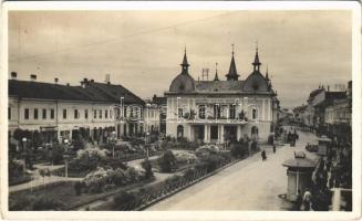 1941 Máramarossziget, Sighetu Marmatiei; Fő tér, üzletek, automobil. Perl kiadása / main square, shops, automobile (ragasztónyom / glue marks)