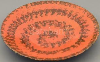 Retró iparművész mázas kerámia fali dísztál, jelzett, kis mázhibával, d: 28,5 cm